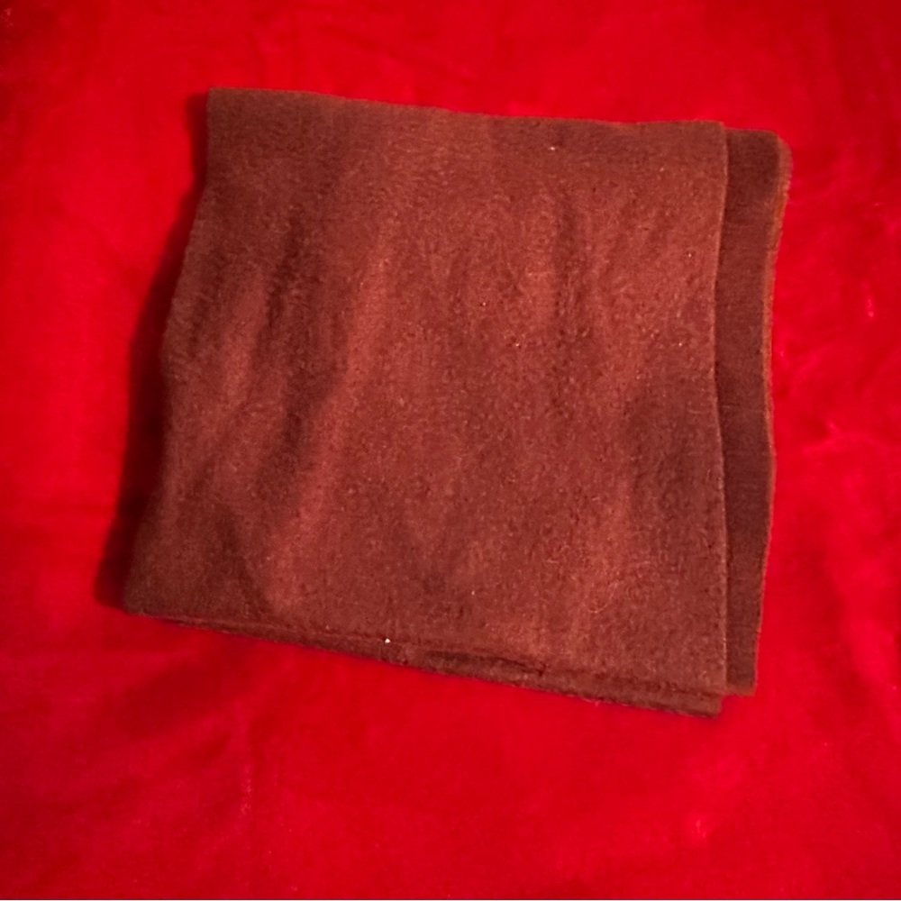 Felt Maroon Scarf - Picture 5 of 5